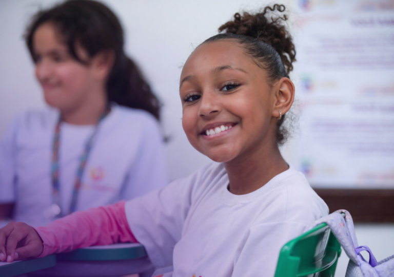 Support girls and young women in Brazil through education, professional training, and human development.